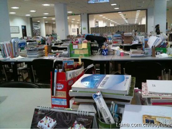 人虽走，书仍坚守战场(微博来源：Rebe分不清梦想和欲望)