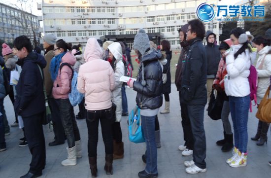 排队时顺便看会书