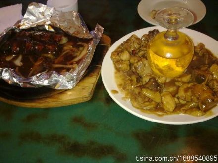 半岛在线注册日，保研的小Q请辛苦半岛在线注册的小F和我吃饭～怀念纪念…(拍摄：梦之大大)