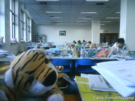 图书馆空空荡荡(微波来源：橼亓)