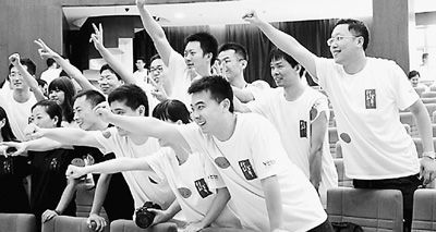 2010年9月,清华大学经济管理学院工商管理硕士研究生入学活动。 人民图片 2010年9月,清华大学经济管理学院工商管理硕士研究生入学活动。 人民图片
