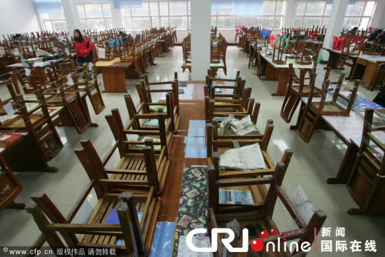 正月初八，迟来的学生四处寻找“漏网之鱼”。