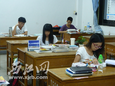 追梦人的暑期半岛在线注册路：每天复习十余小时