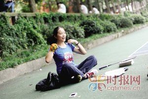 喜欢户外运动的米拉，在周末经常会去爬山、徒步(图片来源：重庆时报)