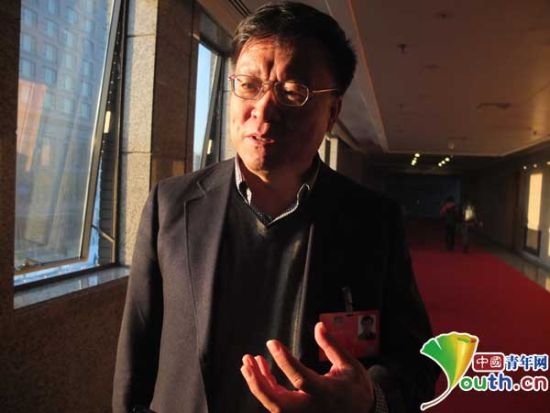 全国政协委员、北京大学数字媒体研究所所长高文接受中国青年网记者采访。中国青年网记者 周小璐摄 全国政协委员、北京大学数字媒体研究所所长高文接受中国青年网记者采访。中国青年网记者 周小璐摄