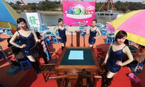 2013年3月5日,为迎接三八国际妇女节,长沙世界之窗举行首届女子麻将大赛,吸引了不少“麻坛巾帼”一展身手,此次大赛每日产生一名冠军,可获得5000元现金大奖。