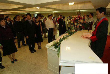 台北地院每年都为许多新人办理公证结婚(图片来自台媒)