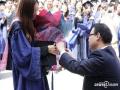 女研究生拍毕业照遇求婚 学业爱情双收(图文)