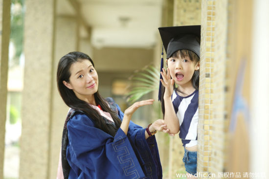 女硕士带女儿拍青春毕业照