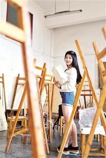 湖北大学播音主持专业大四学生蒋家敏