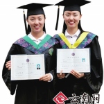 双胞胎“女学霸”携手读研 从幼儿园开始同校 (图文)