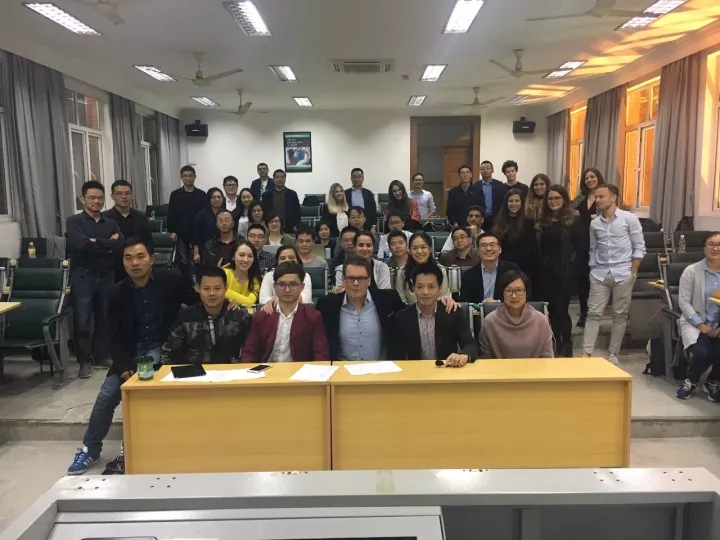 爱康国宾董事Derek Muhs作客华理商学院企业课堂 爱康国宾董事Derek Muhs作客华理商学院企业课堂
