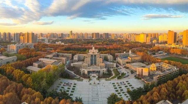 2019半岛在线注册报考人数过万的7所院校 20半岛在线注册我劝你慎重