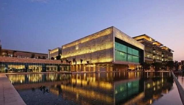 全球最土豪大学：投资700亿但只招两千人，没到学校就能领钱
