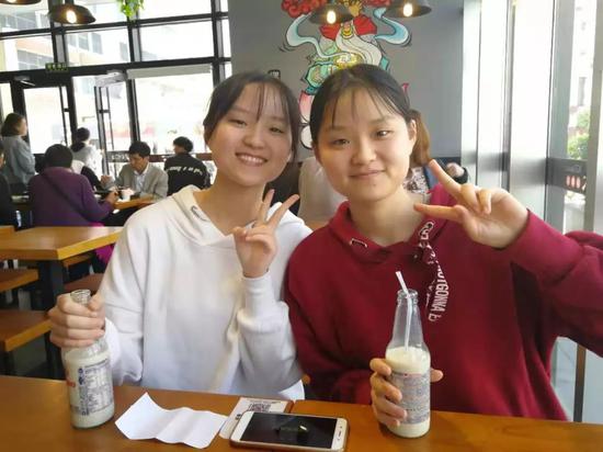 王双文(左)和王双成 来源:四川大学